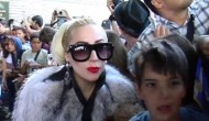 Лейди Гага раздаде автографи в София….(снимки)